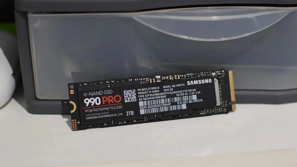 The user ordered one SSD on Amazon and unexpectedly received ten at once